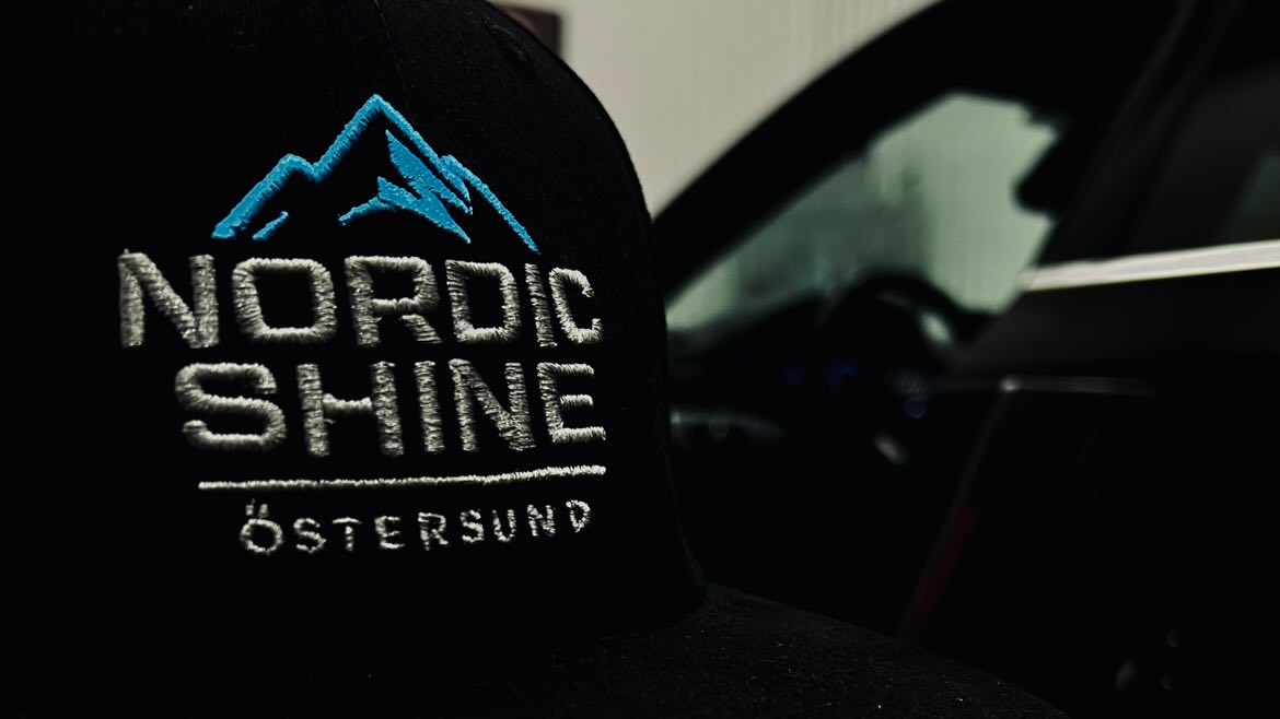 ArtByBearded Flex Flatbrim Keps - Premium Profilkläder med Brodyr ArtbyBearded