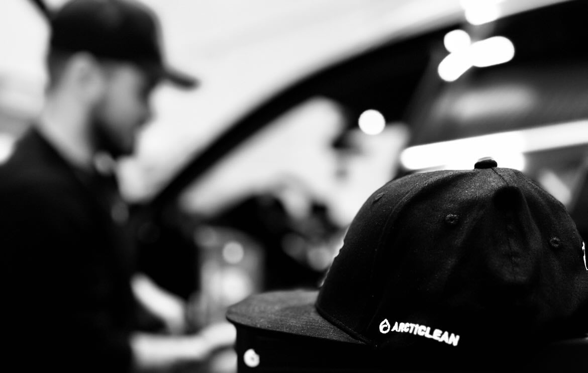 ArtByBearded Flex Flatbrim Keps - Premium Profilkläder med Brodyr ArtbyBearded