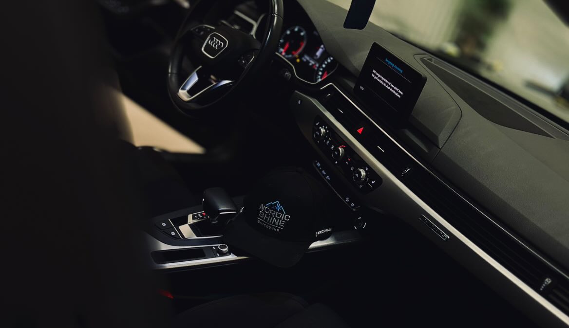 ArtByBearded Flex Flatbrim Keps - Premium Profilkläder med Brodyr ArtbyBearded