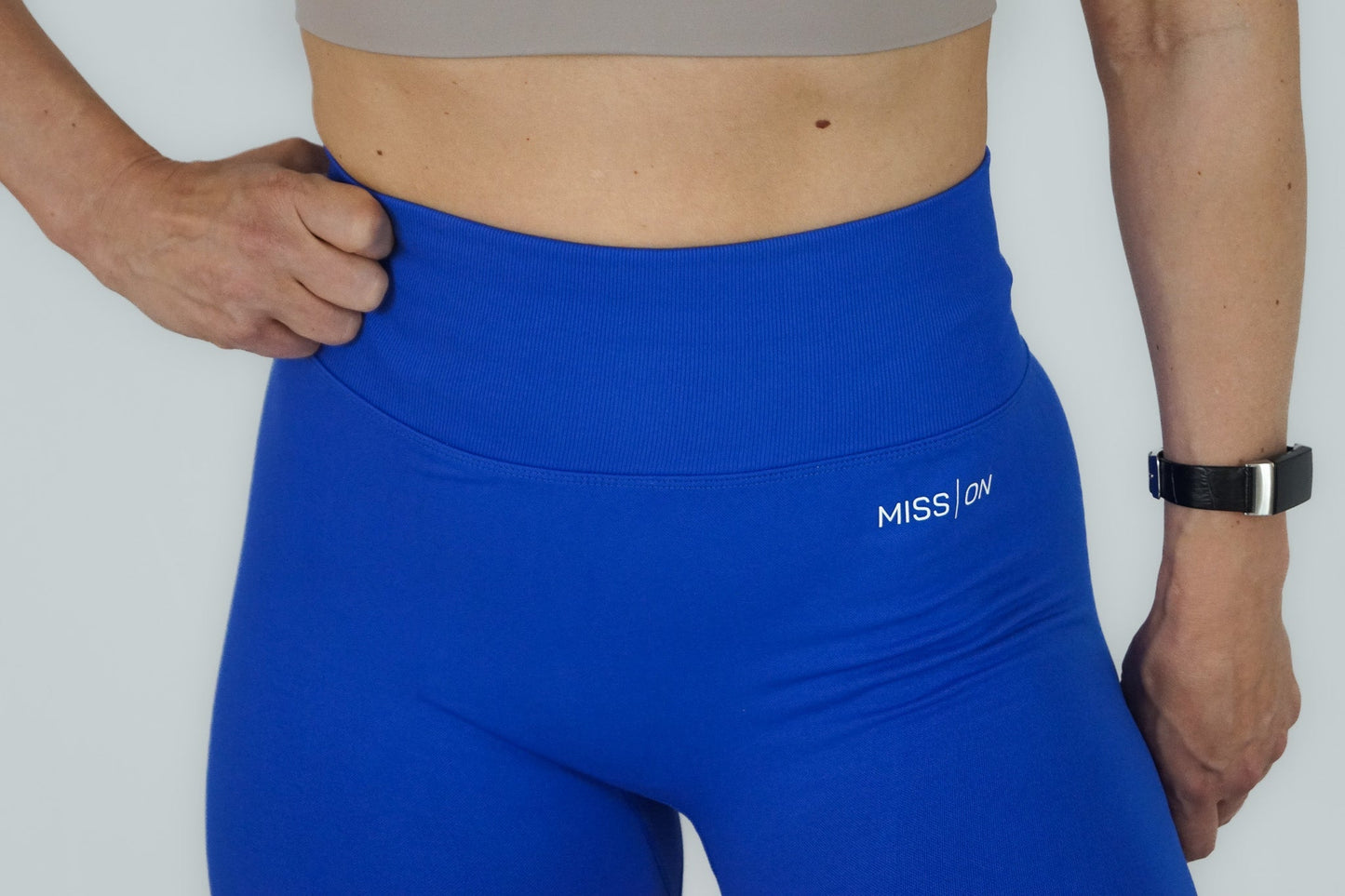 MISS ON BOOTY Träningstights med scrunch – profilkläder och arbetskläder med tryck | ArtbyBearded