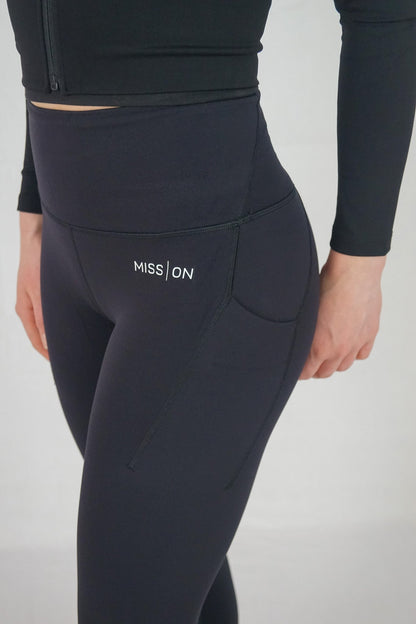 MISS ON POCKET Träningstights – profilkläder och arbetskläder med tryck | ArtbyBearded