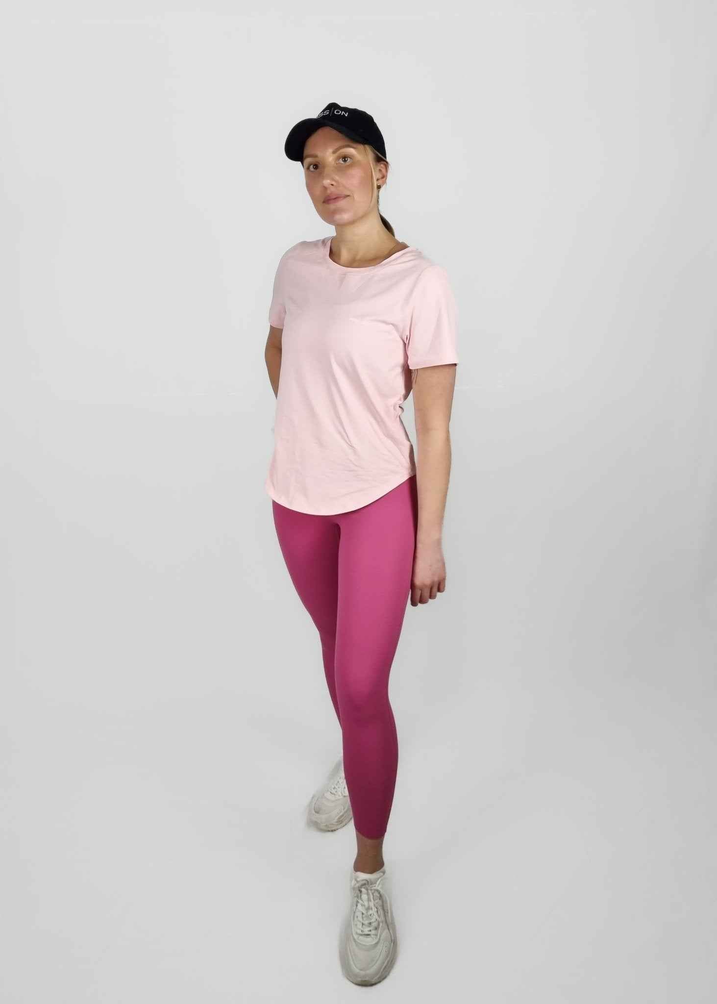MISS ON ROUNDED T-shirt