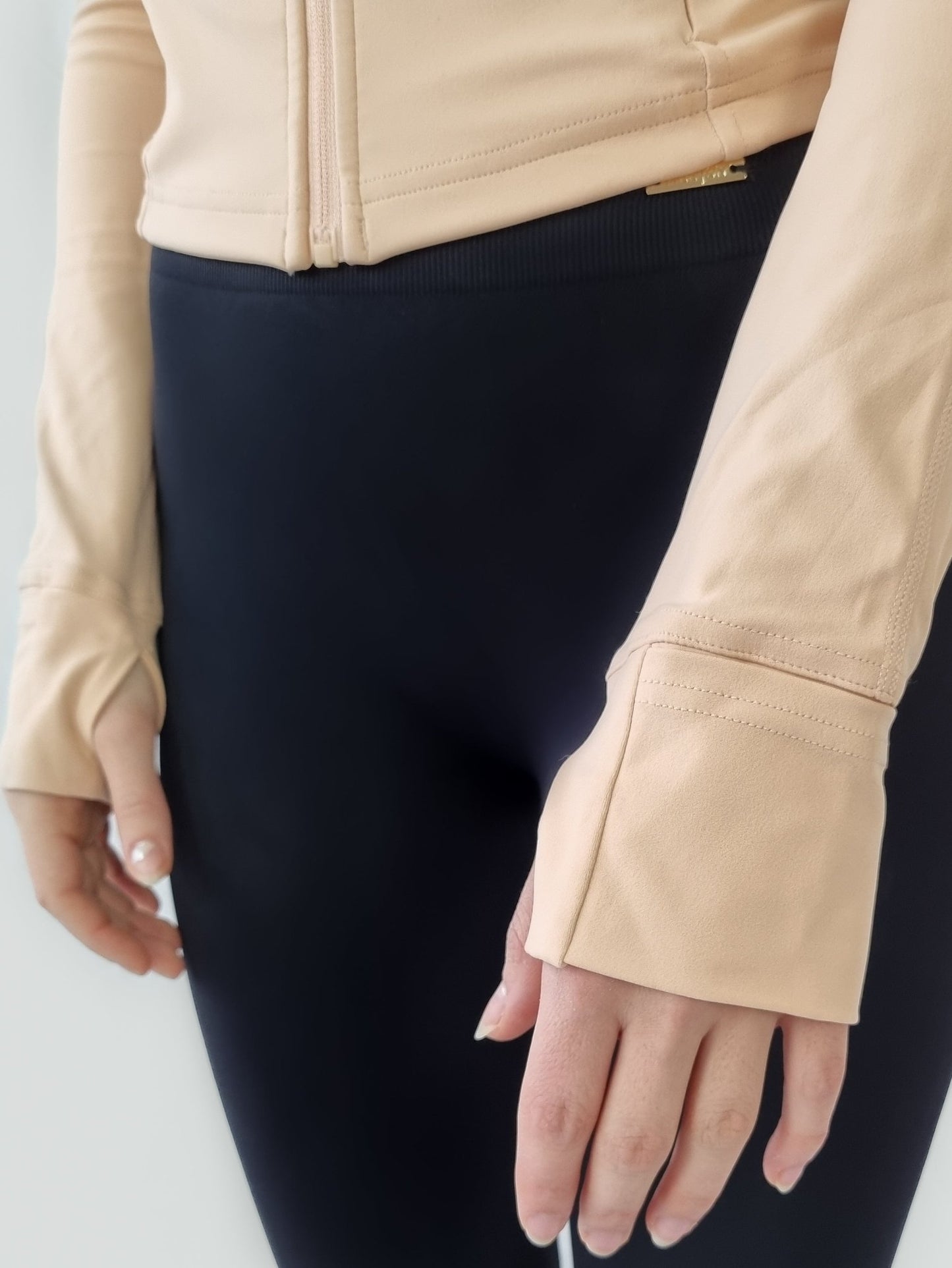 MISS ON SHAPE Träningsjacka – profilkläder och arbetskläder med tryck | ArtbyBearded
